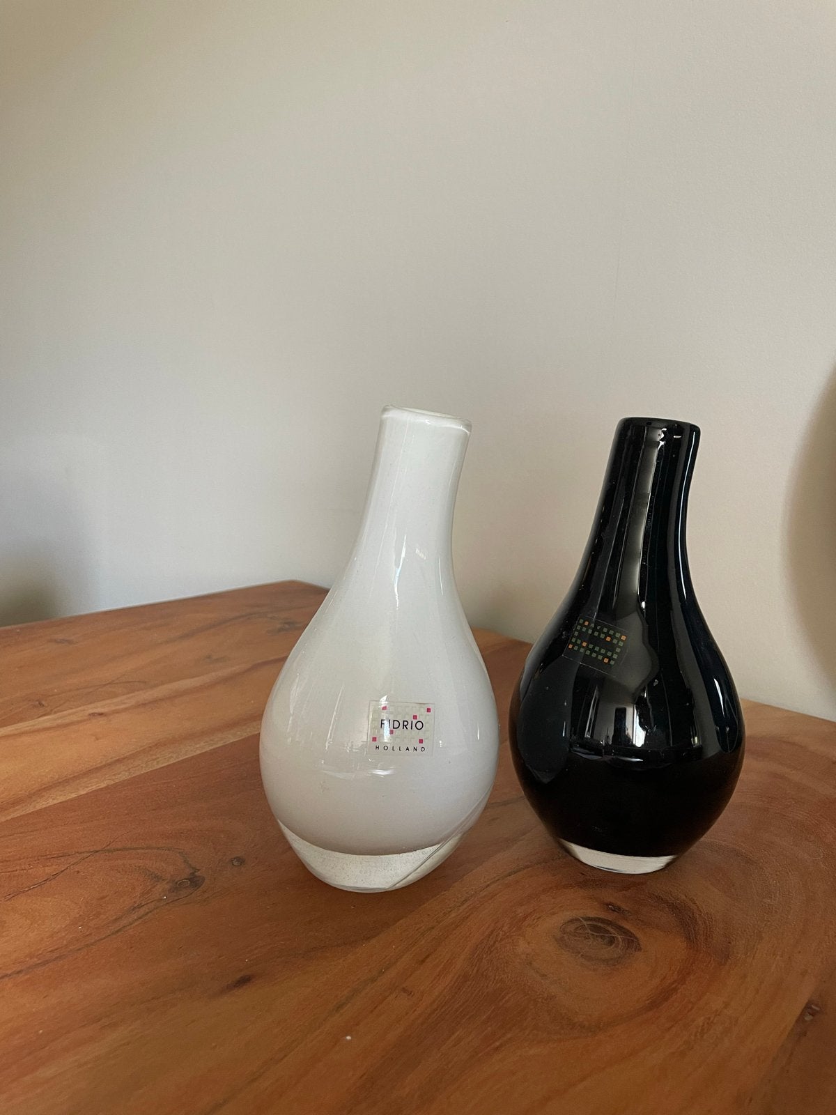 Fidrio Holland Glazen Vaasjes - Wit en Zwart Set, Ophalen of Verzenden, Zo goed als nieuw, Glas, 19 cm