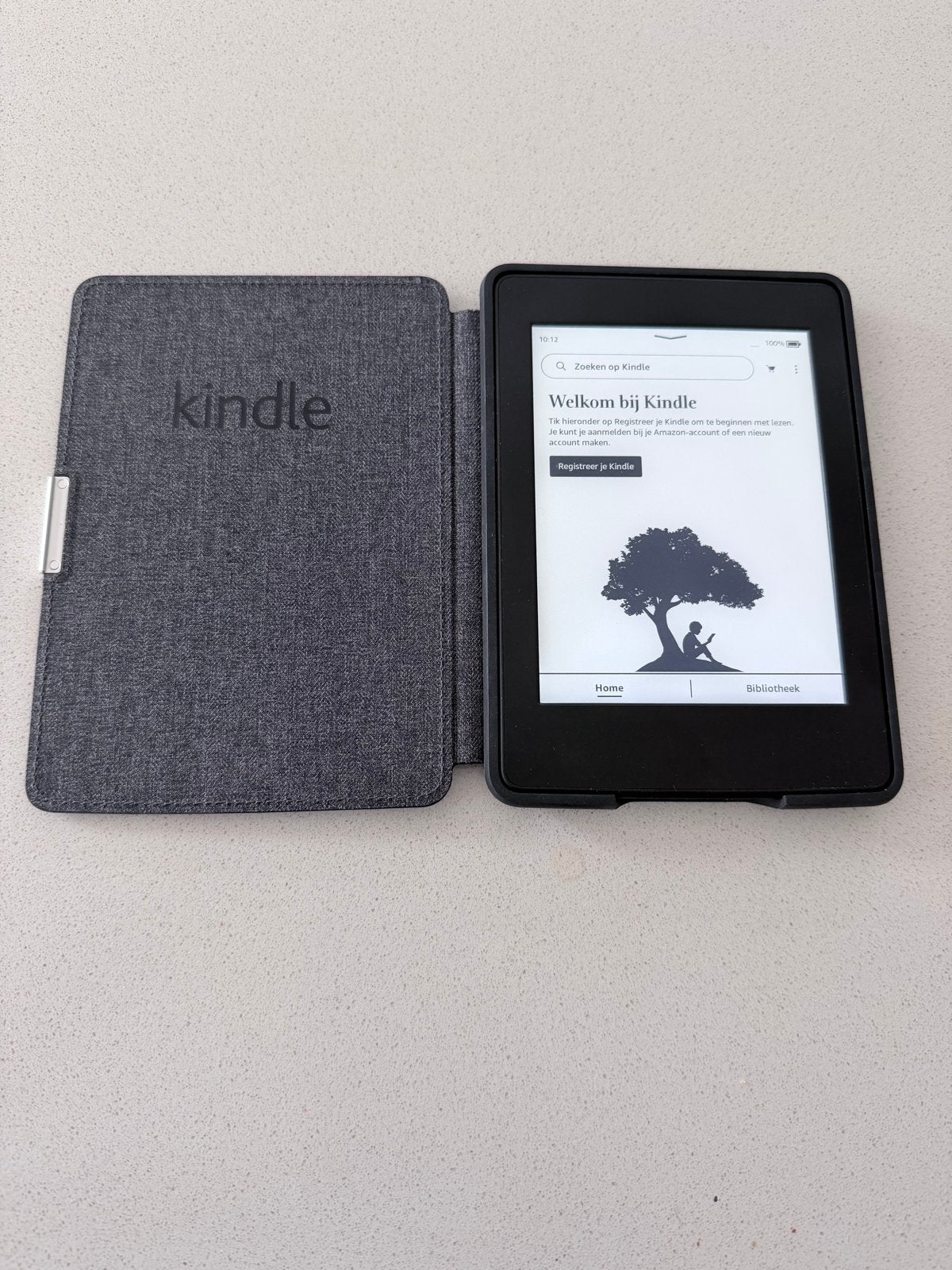 Amazon Kindle Paperwhite 7e generatie met hoes, Ophalen of Verzenden, Zo goed als nieuw, 4 GB of minder, Touchscreen