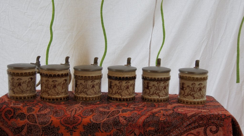 Bierpullen met tinnen deksels, Ophalen