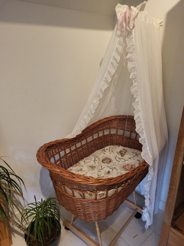 Baby wieg rotan, Kinderen en Baby's, Babywiegjes en Ledikanten, Ophalen, Zo goed als nieuw, Wieg