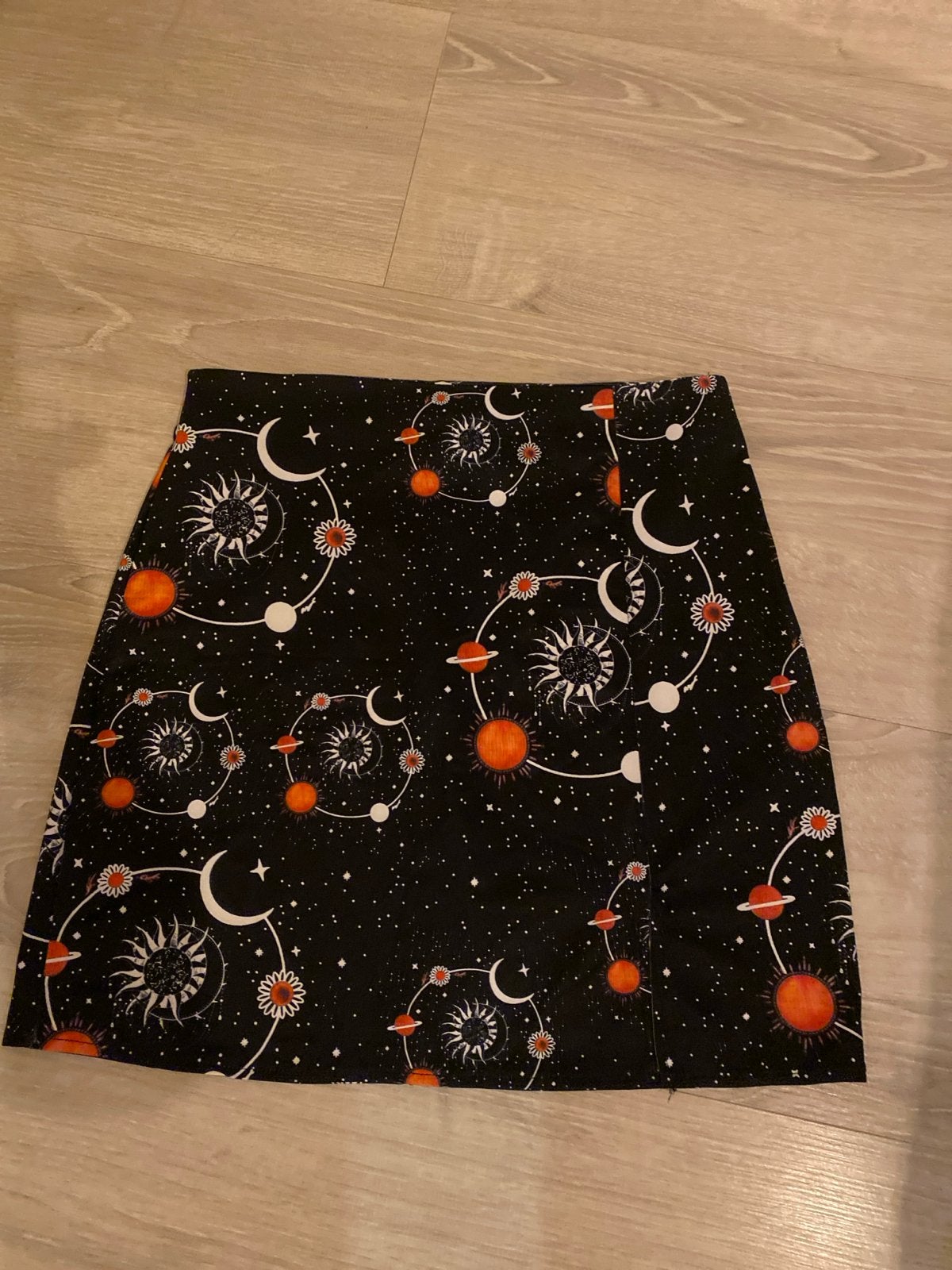 Shein rokje maat M met planetenprint, Kleding | Dames, Rokken, Maat 38/40 (M), Zwart, Ophalen of Verzenden, Zo goed als nieuw