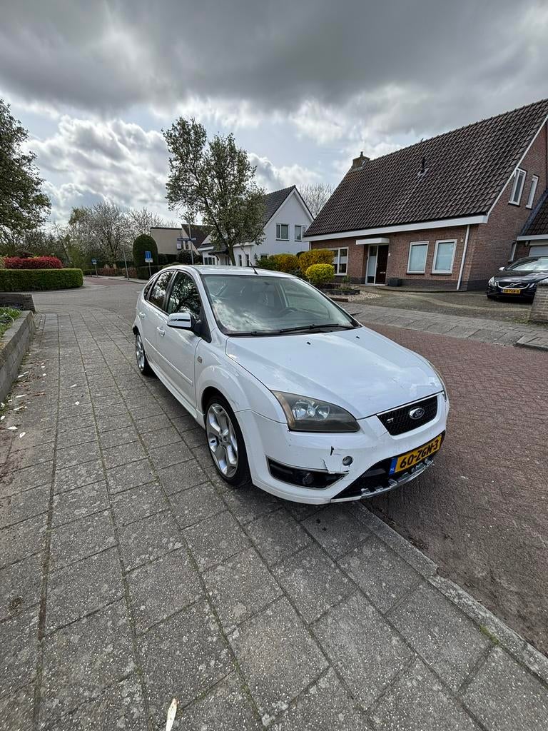 Ford 2005 Wit, Auto's, Ford, 1596 cc, 15 km/l, Geïmporteerd, 5 stoelen