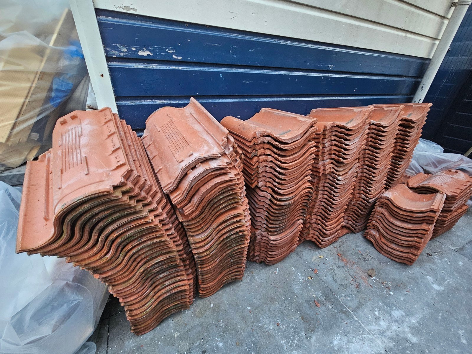 Monier 5 dakpannen, Doe-het-zelf en Verbouw, Dakpannen en Dakbedekking, Ophalen, 10 tot 15 m², Steen of Klei, Zo goed als nieuw