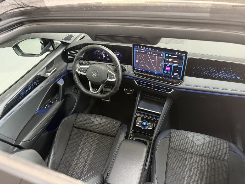 Volkswagen Tiguan 1.5 eTSI R-Line PANO MASSAGE HUD 360, Automaat, Dealer onderhouden, Zwart, 4 cilinders