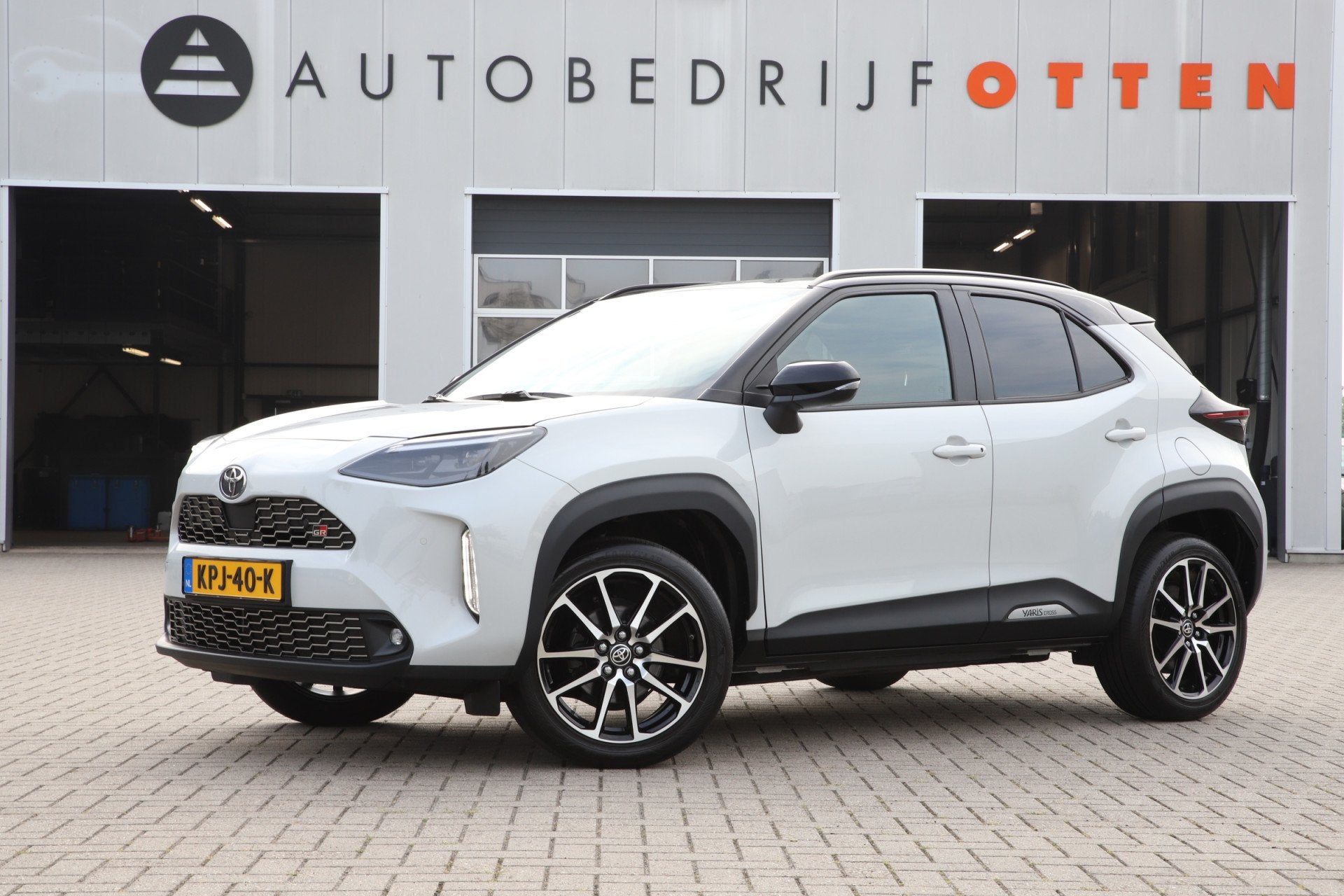 Toyota Yaris Cross 1.5 Hybrid 130 GR SPORT | HEAD-UP | JBL-A, Auto's, Gebruikt, 1490 cc, Bedrijf, 3 cilinders