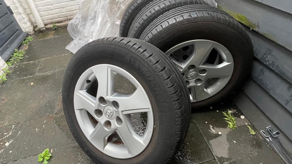 R15,195/65 for Toyota, Auto-onderdelen, 15 inch, Banden en Velgen, Ophalen of Verzenden, 195 mm