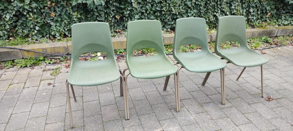 4 plastic stapel stoelen van Grosfillex, Ophalen, Gebruikt, Vier