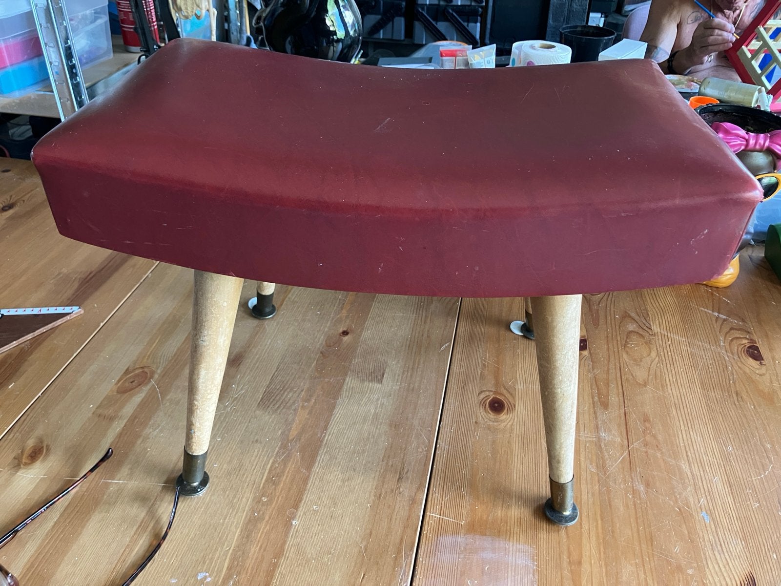 Vintage voetenbankje/krukje met rode bekleding, Ophalen