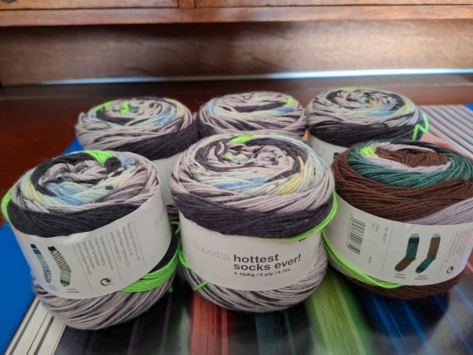 Superba hottest socks ever 4 ply, Hobby en Vrije tijd, Nieuw, Ophalen of Verzenden, Wol of Garen, X