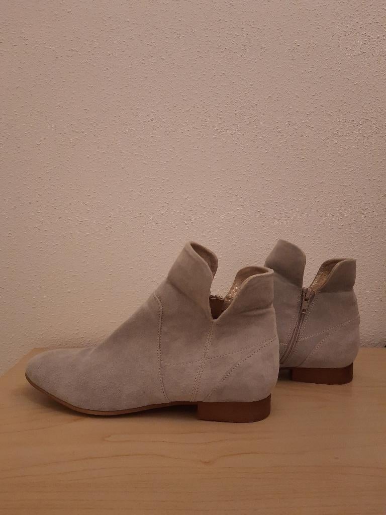 NIEUWE Carmen Freeflex laarsjes beige maat 38, Kleding | Dames, Schoenen, Beige, Lage of Enkellaarzen, Nieuw, Ophalen of Verzenden