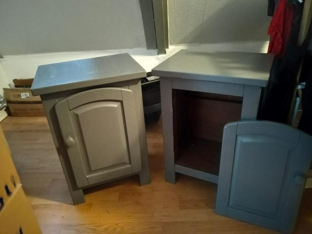 2 massief houten nachtkastjes, Ophalen, Gebruikt, 55 tot 70 cm, 45 tot 65 cm