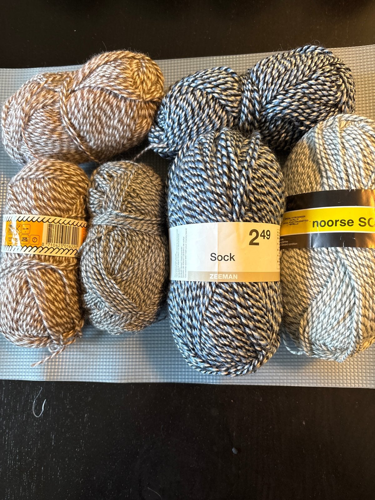 Partij sokkenwol  (6 bollen), Hobby en Vrije tijd, Breien en Haken, Zo goed als nieuw, Breien of Haken, Wol of Garen, Ophalen