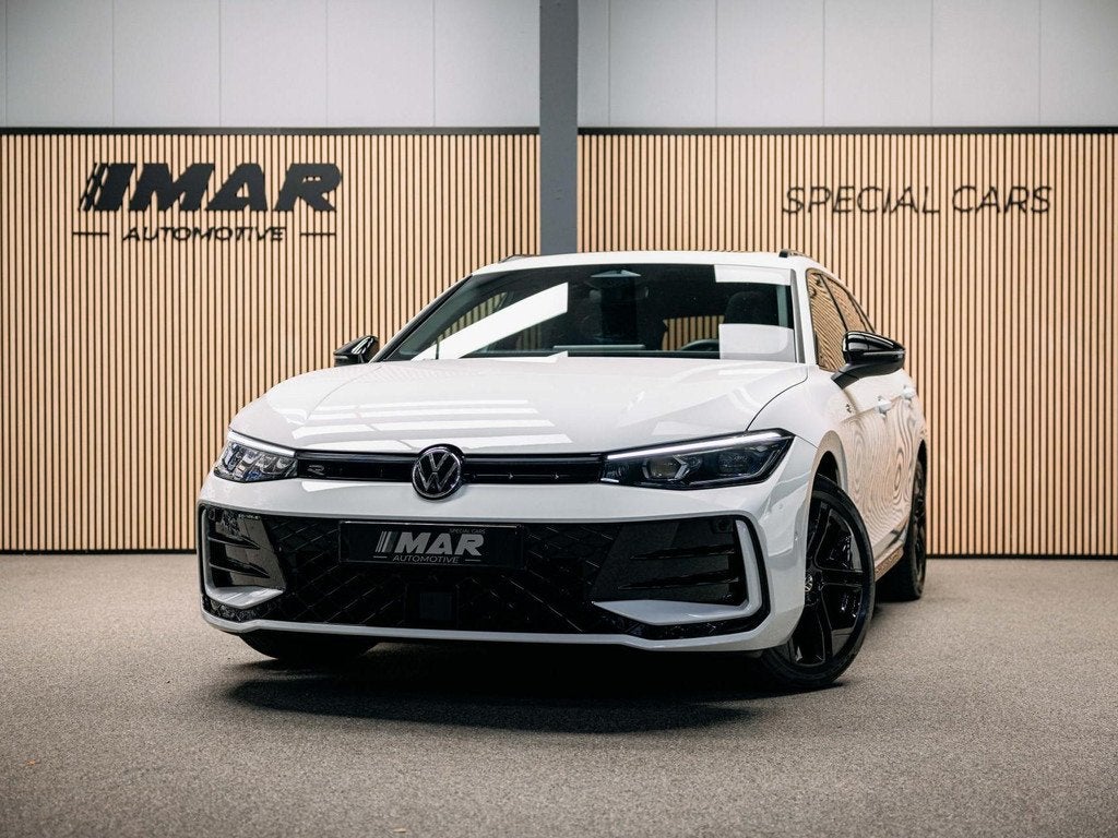 Volkswagen Passat Variant R-Line Diesel | Trekhaak | Pano |, Stof, Gebruikt, 4 cilinders, Wit