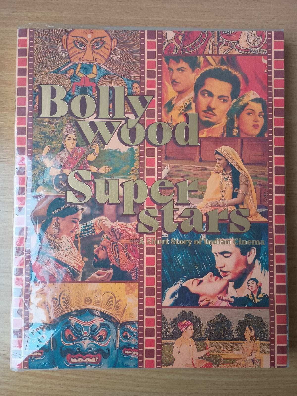 Bollywood Superstars – A Short Story of Indian Cinema, Nieuw, Ophalen of Verzenden, Vakgebied of Filmindustrie, Julien Rousseau