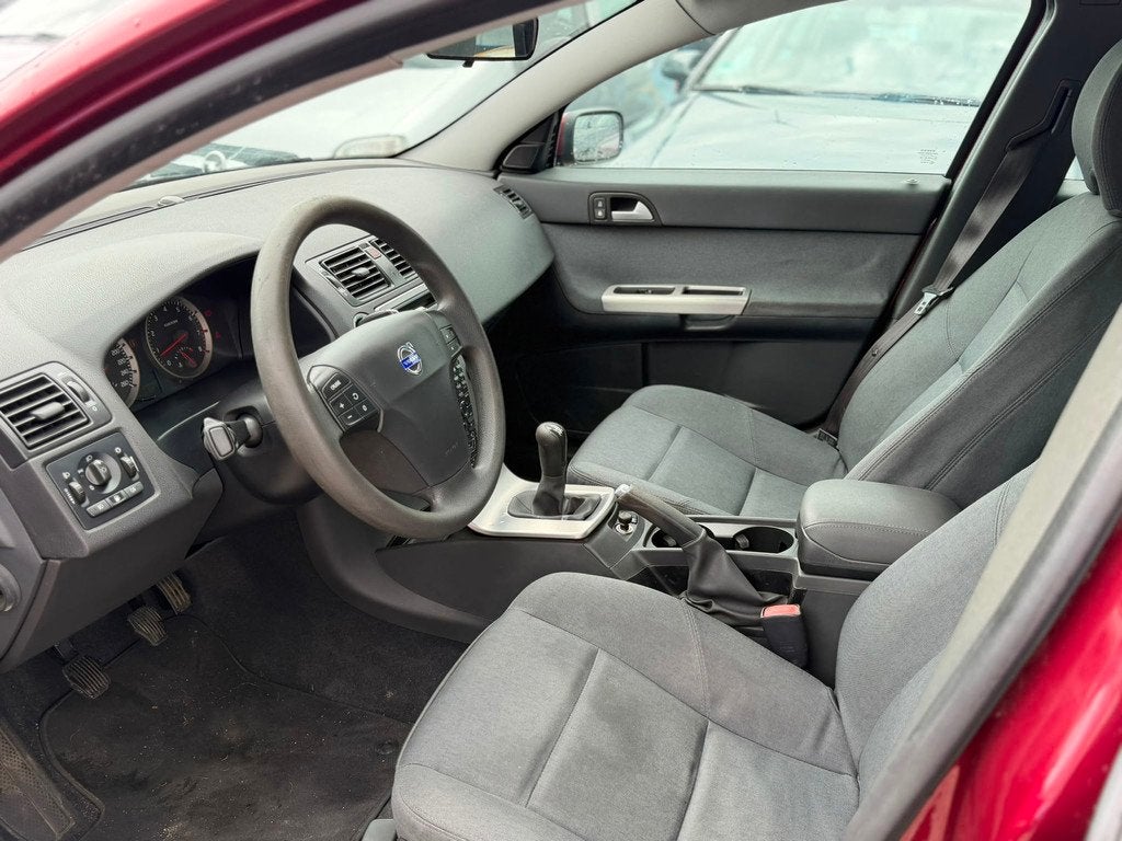 Volvo S40 2.4 Kinetic 5-Cilinder 2004 Handgeschakeld Nieuwe, Auto's, Voorwielaandrijving, Gebruikt, 700 kg, Sedan