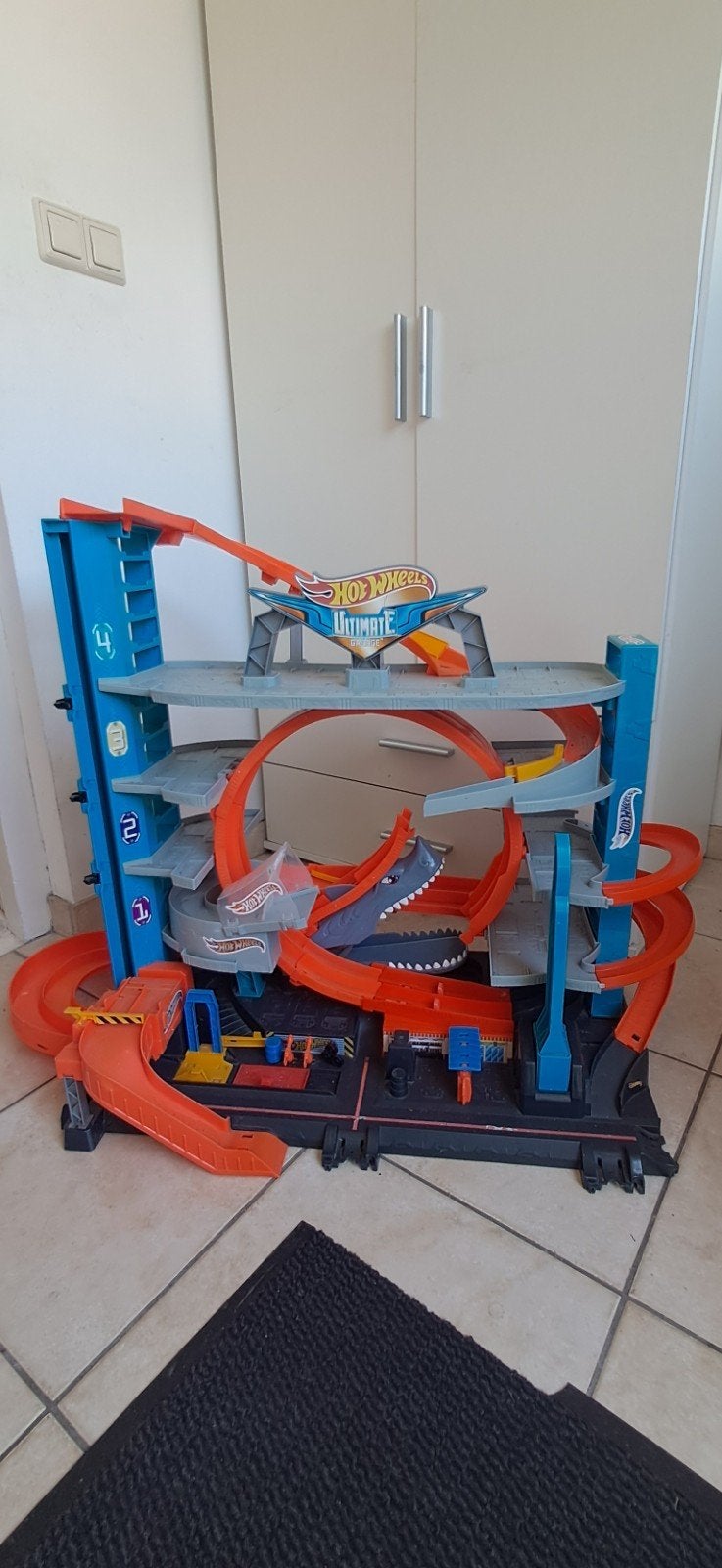 Hotwheels garage met haai, Kinderen en Baby's, Speelgoed | Racebanen, Ophalen, Handmatig, Hot Wheels