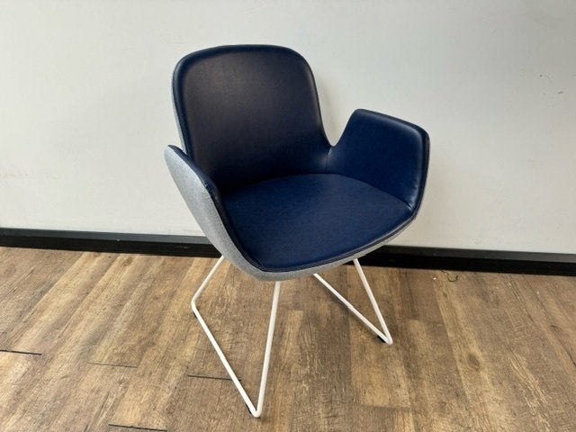 B&T Daisy vergaderstoel blauw, Ophalen, Blauw, Nieuw, Eén