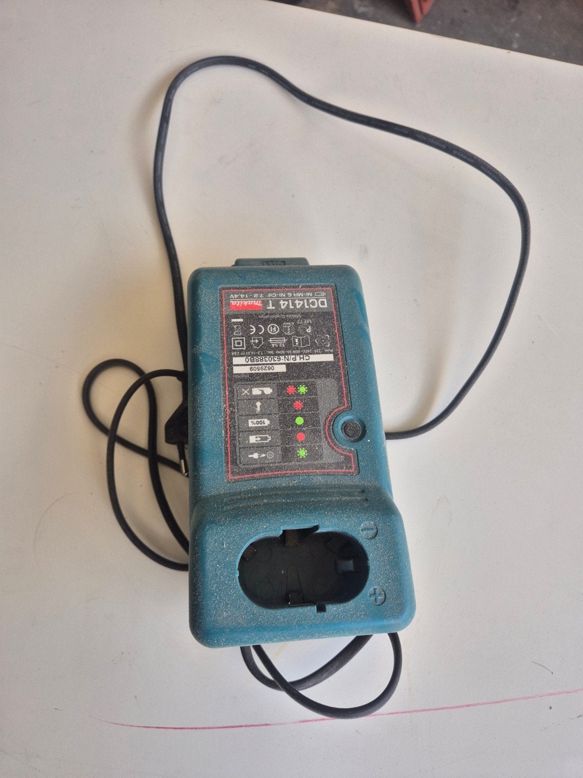 Makita DC1414 T Acculader 7.2V-14.4V, Ophalen of Verzenden, Gebruikt