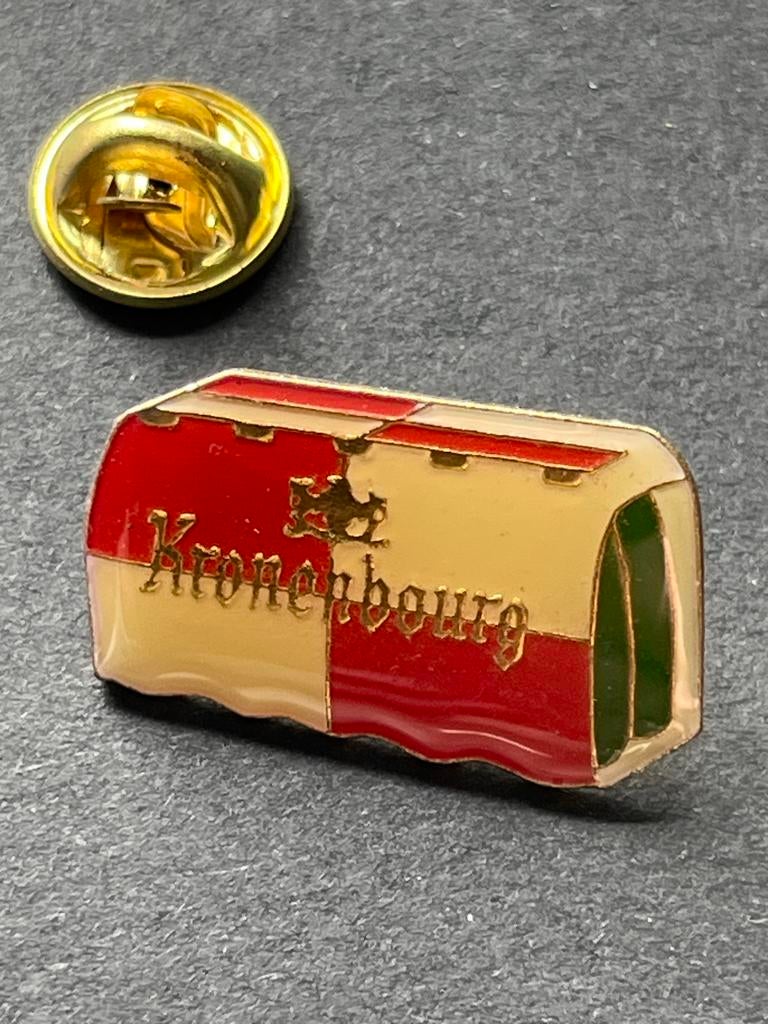 Kronenbourg bier pin - Vintage verzamelobject, Gebruikt, Overige typen, Ophalen of Verzenden, Kronenbourg