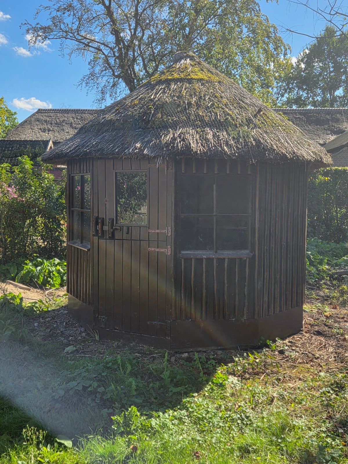 Houten tuinhuis met rieten dak, Gebruikt, Tuinhuis, Minder dan 200 cm, 2 ramen