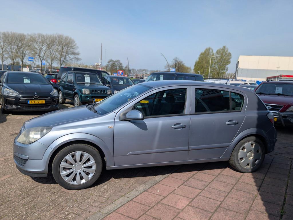 Opel Astra 1.6 Enjoy - Airco - Cruise -, Voorwielaandrijving, Gebruikt, Zwart, 4 cilinders