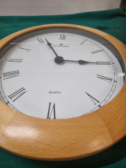 wandklok junghans quartz hout ovaal, Huis en Inrichting, Woonaccessoires | Klokken, Ophalen of Verzenden, 'T Olde Gre-j, Info@toldegrej.nl