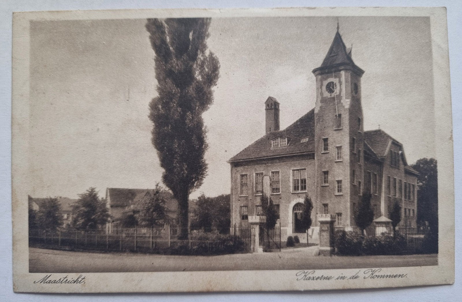 Maastricht - Kazerne in de Kommen, Ophalen of Verzenden, 1920 tot 1940, Ongelopen, Limburg