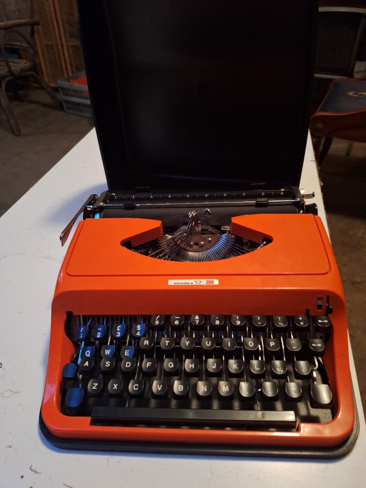 Typmachine retro Vendex 300 oranje (met koffer), Ophalen