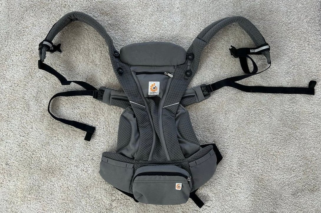 Ergobaby Omni Breeze Draagzak Graphite Grey, Kinderen en Baby's, Babydragers en Draagdoeken, Zo goed als nieuw, Buik, Rug of Zij
