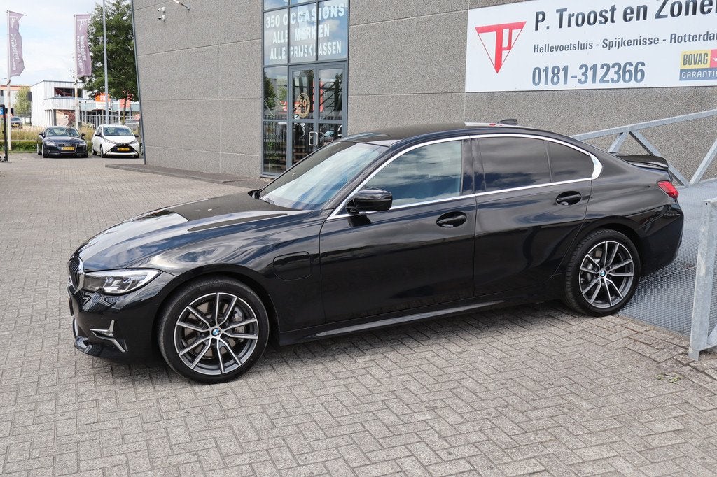 BMW 3-serie 330e eDrive Virtueel cockpit/Apple carplay/Stoel, Auto's, Achterwielaandrijving, Gebruikt, Zwart, Leder