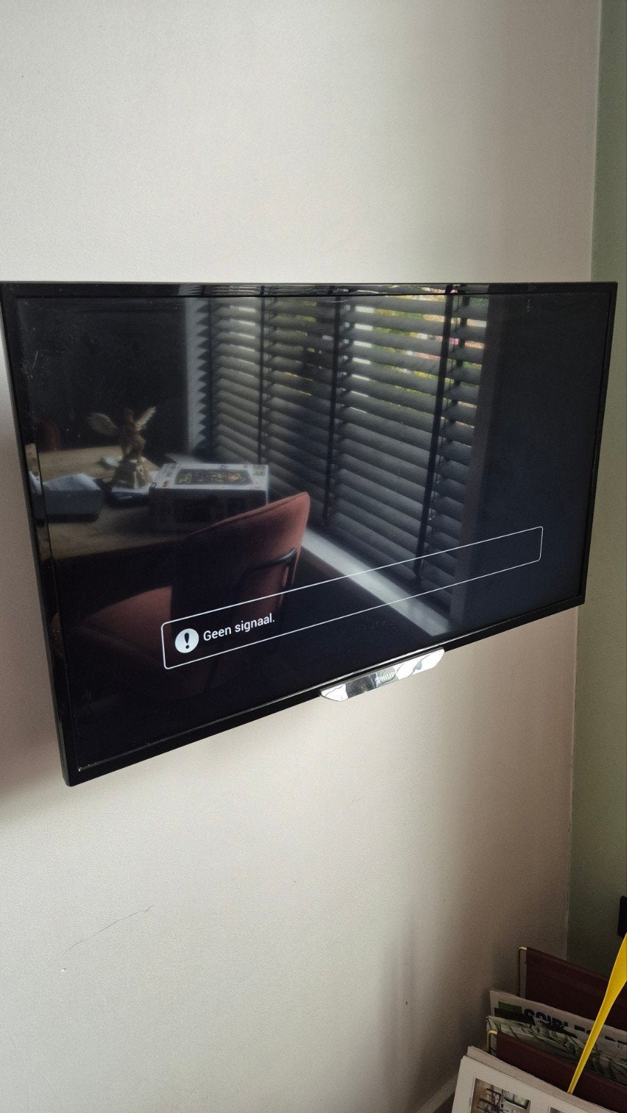 Philips TV 80 cm met beugel (zonder afstandsbediening), Ophalen