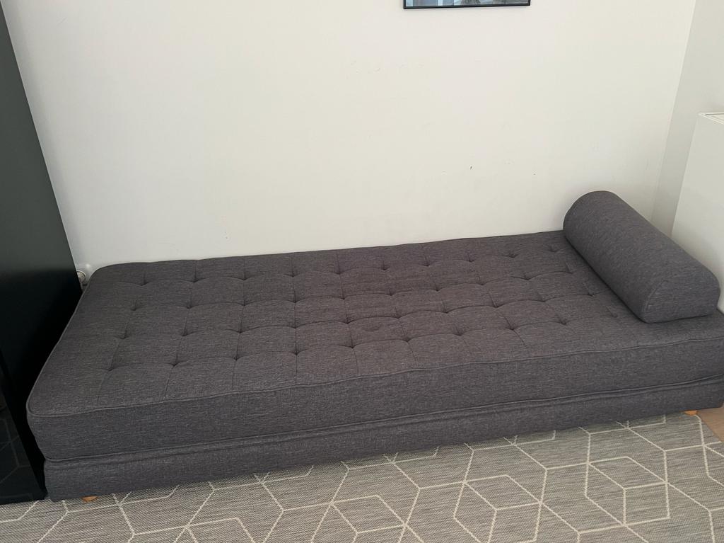 Donkergrijze slaap divan van Jysk, Huis en Inrichting, Slaapkamer | Slaapbanken, Zo goed als nieuw, 80 cm, 190 cm of minder, Tweepersoons