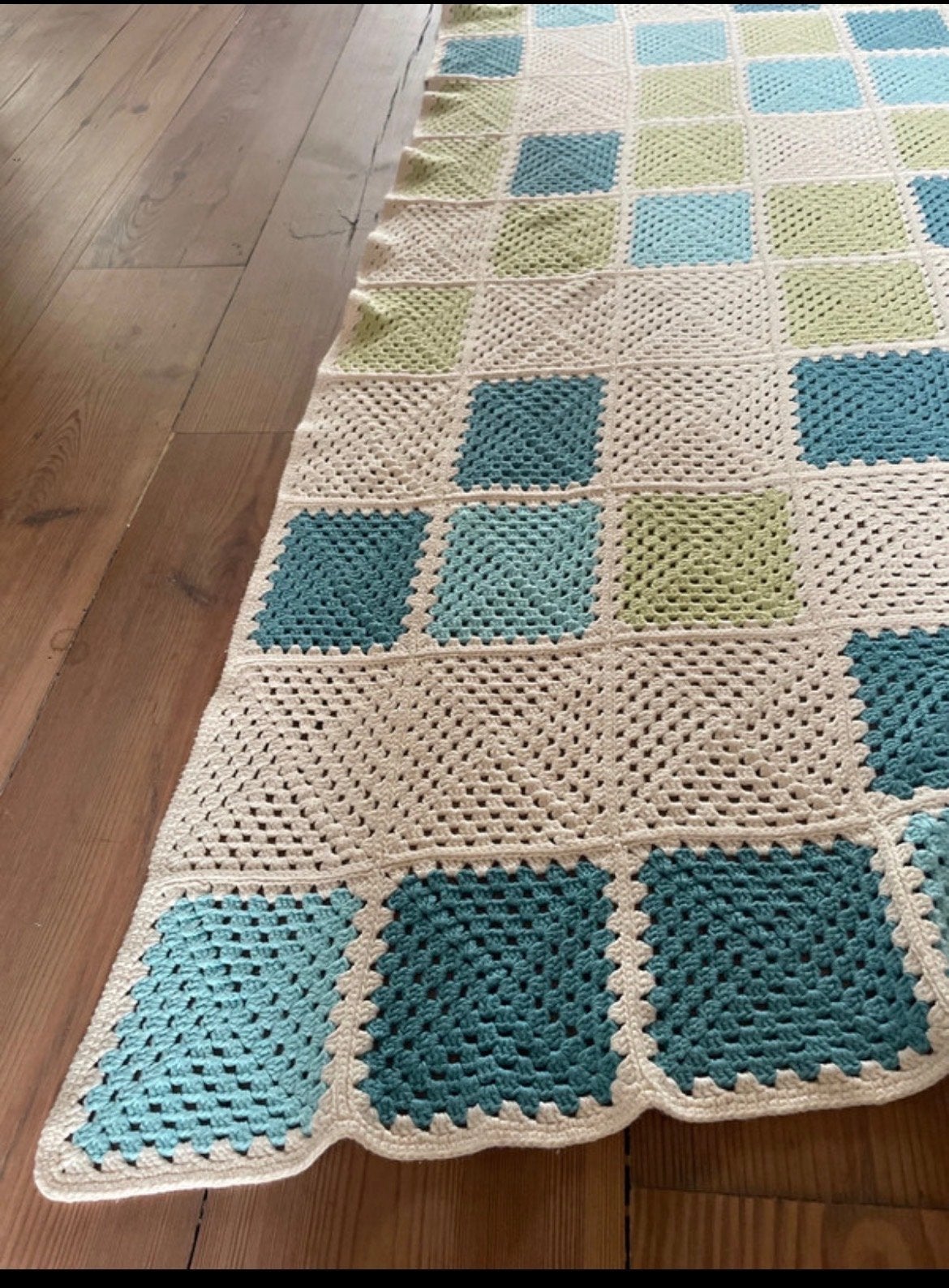 Gehaakte deken met blokkenpatroon in blauw, groen en crème, Vierkant, 200 cm of meer, Zo goed als nieuw, 200 cm of meer