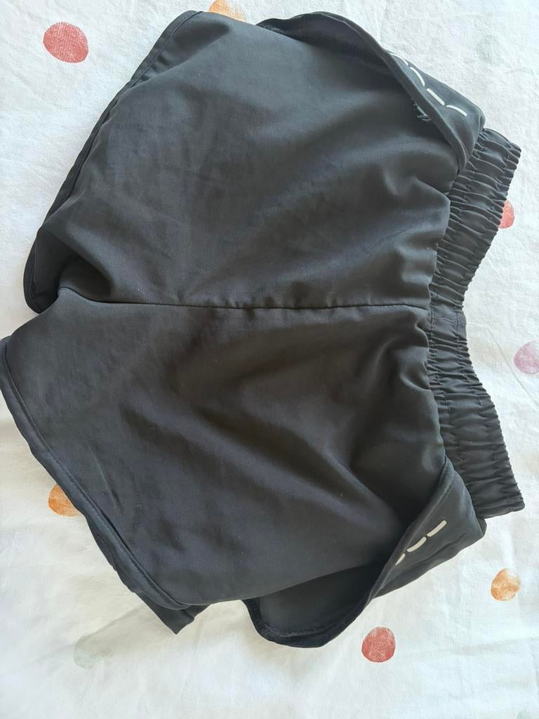 Sport broekje maat 128, Ophalen of Verzenden, Gebruikt, Sport- of Zwemkleding
