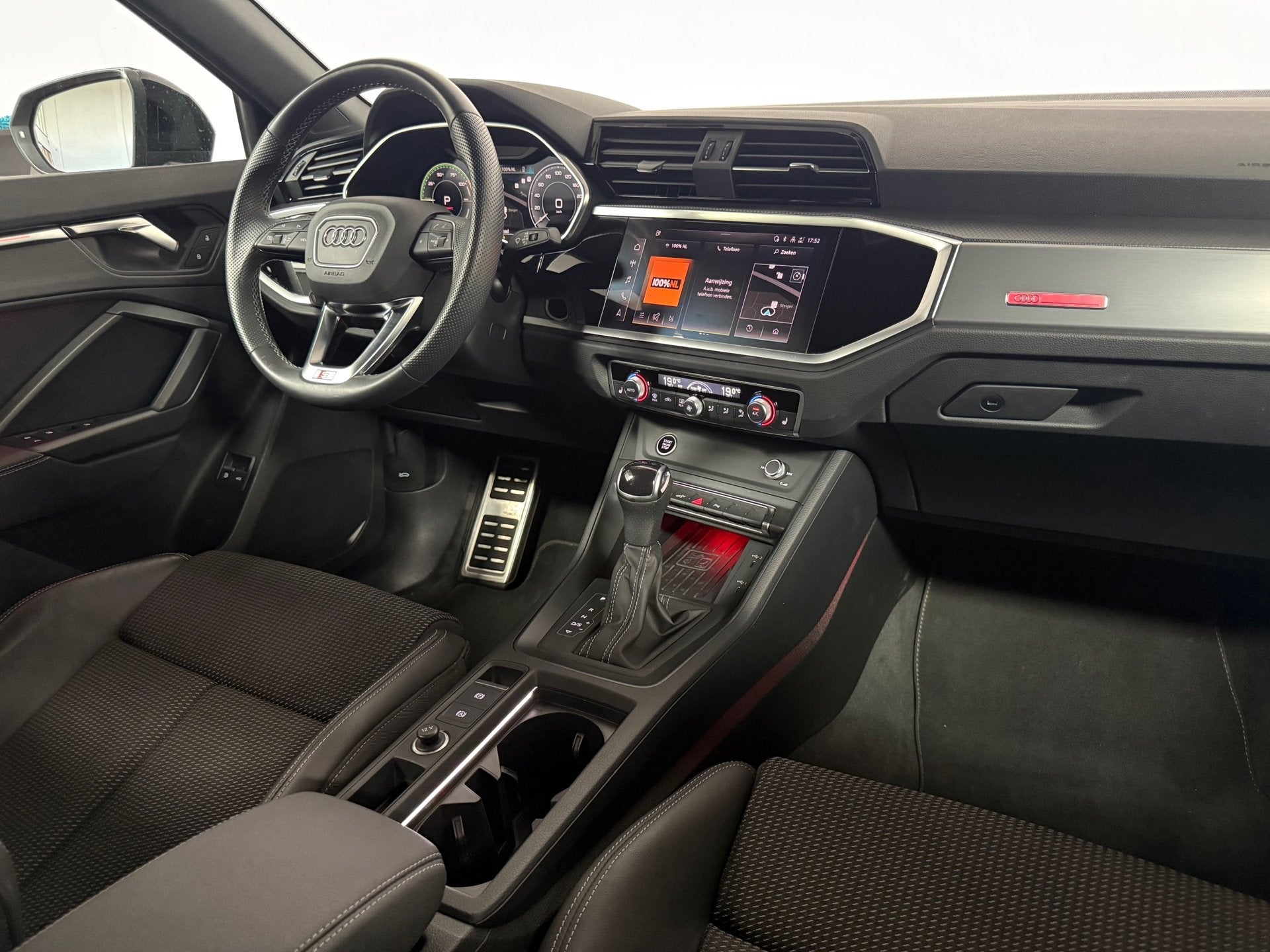 Audi Q3 Sportback 45 TFSI e 3 x S-line Pano Sfeer Keyless 36, Gebruikt, Zwart, Hybride Elektrisch/Benzine, SUV of Terreinwagen