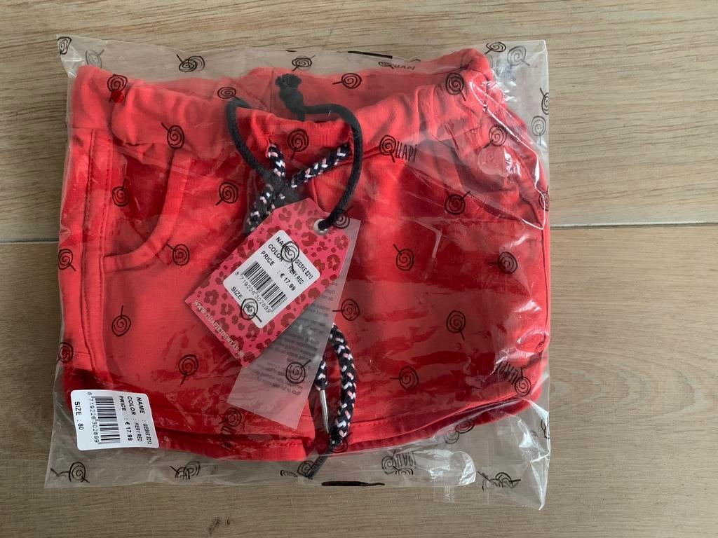 Rood broekje van Quapi - maat 80, Kinderen en Baby's, Babykleding | Maat 80, Ophalen of Verzenden, Nieuw, Meisje, Broekje