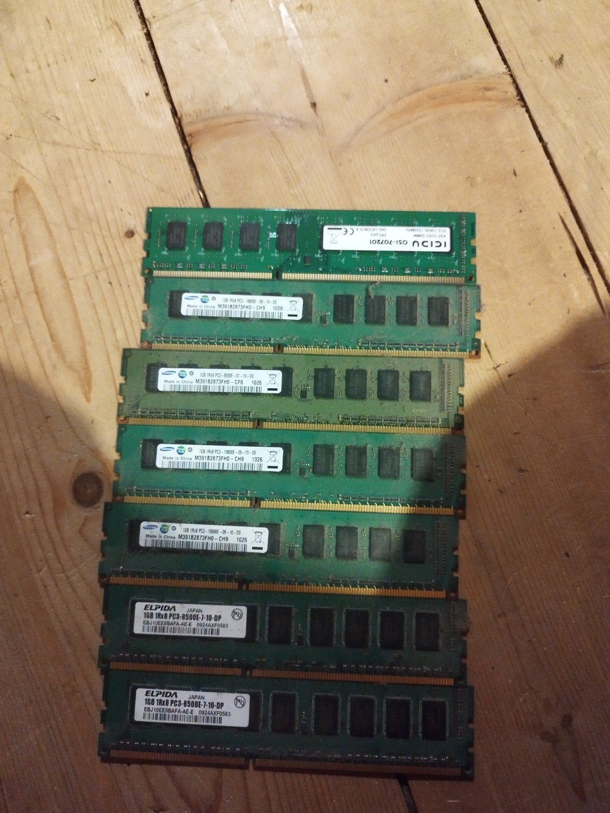 7 sticks ddr3 1gb, Computers en Software, Ophalen, Gebruikt, DDR3, Desktop