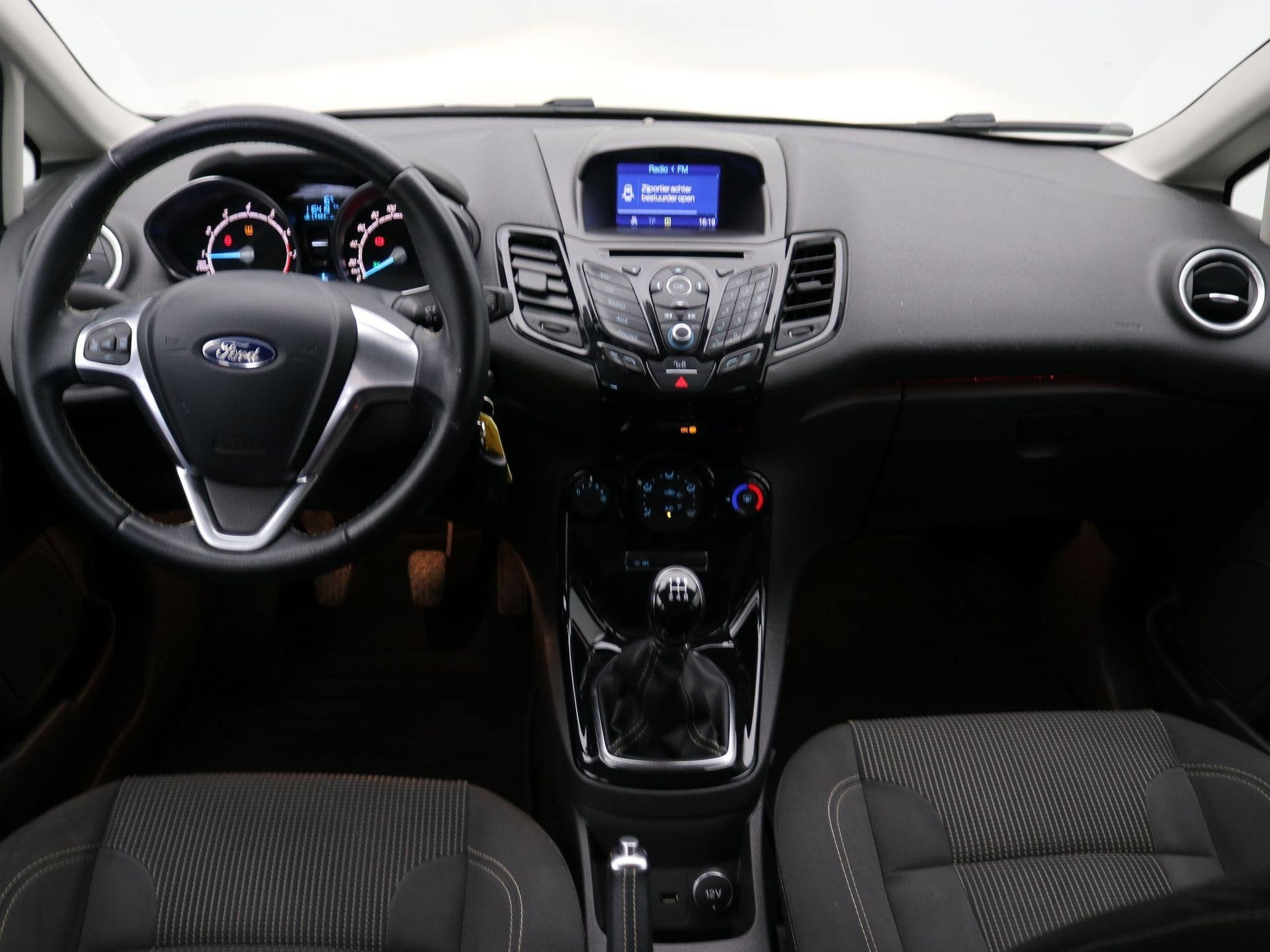 Ford Fiesta 1.0 Titanium / 5-Deurs / Airconditioning / LMV /, Auto's, Voorwielaandrijving, Stof, Euro 6, 525 kg