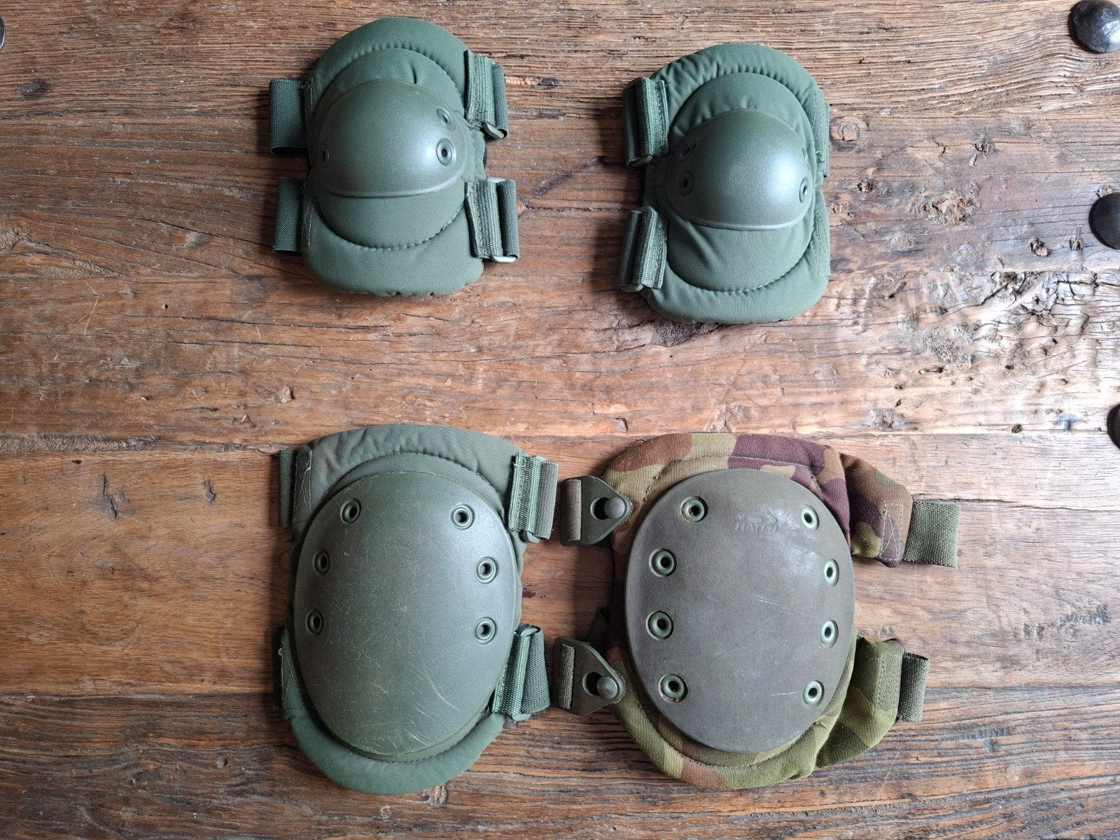 Knee pads 10tje per set, Ophalen of Verzenden, Landmacht, Nederland, Kleding of Schoenen