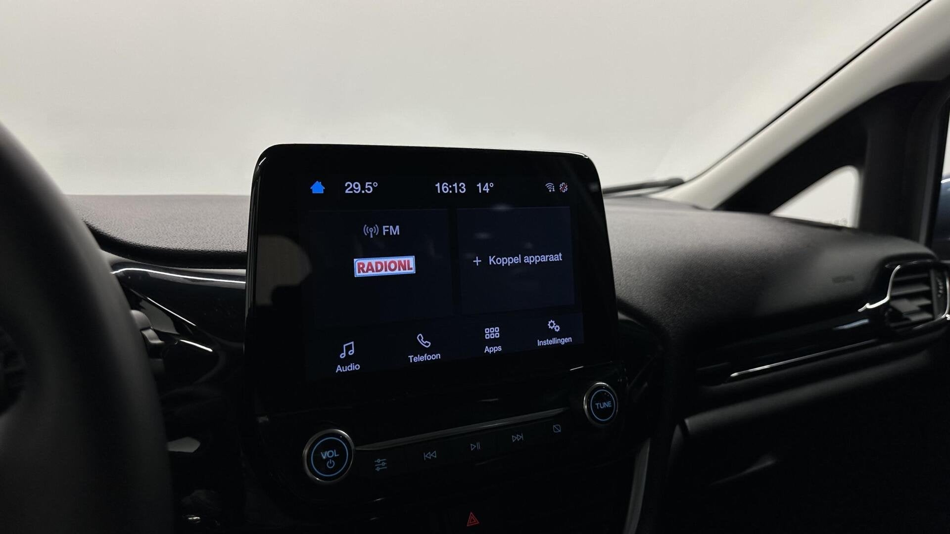 Foto 33 van Ford Fiesta 1.0 EcoBoost Hybrid Titanium NAVI CRUISE CARPLAY