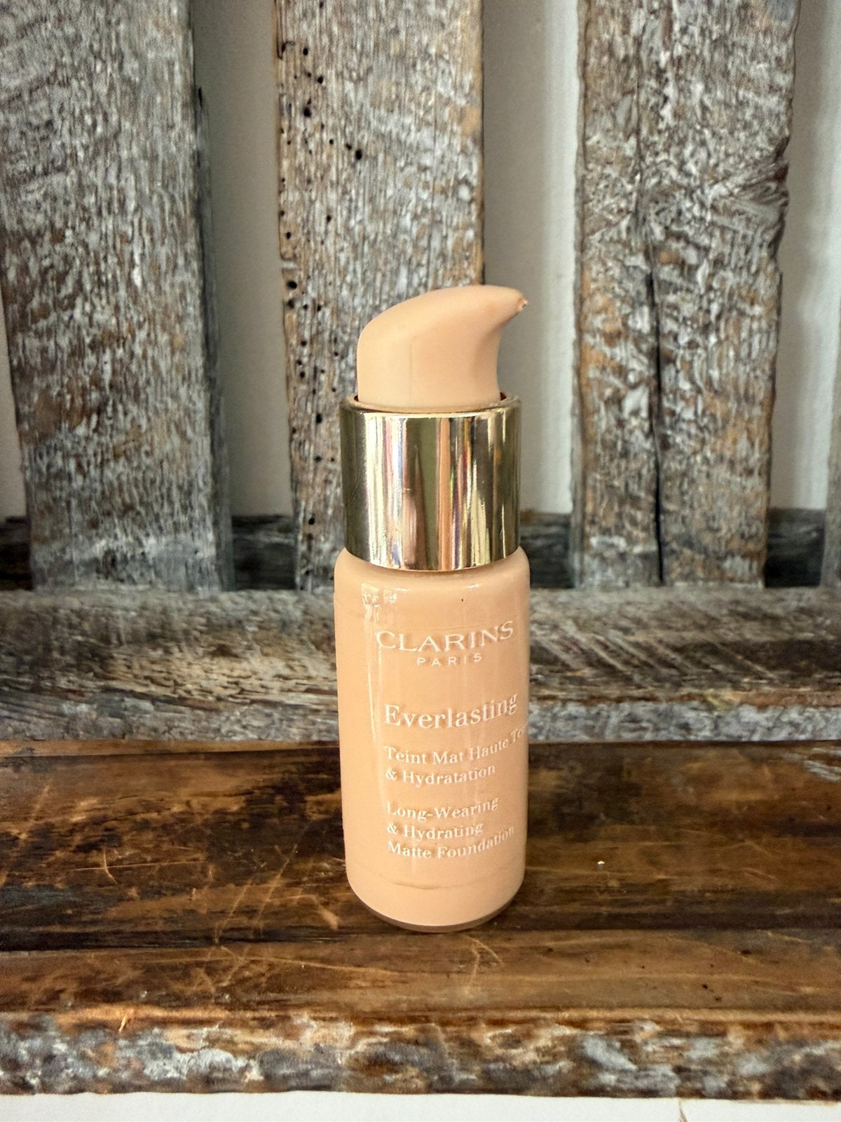Clarins Everlasting Foundation 107C Beige, Ophalen of Verzenden, Zo goed als nieuw, Beige, Gehele gezicht