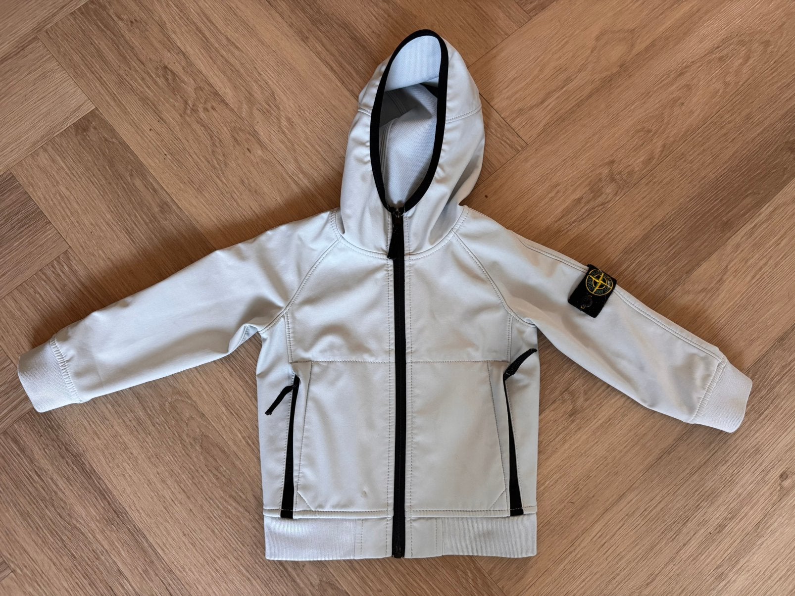 Mooie licht blauwe Stone Island softsell jas maat 92, Ophalen of Verzenden, Zo goed als nieuw, Jongen, Jas