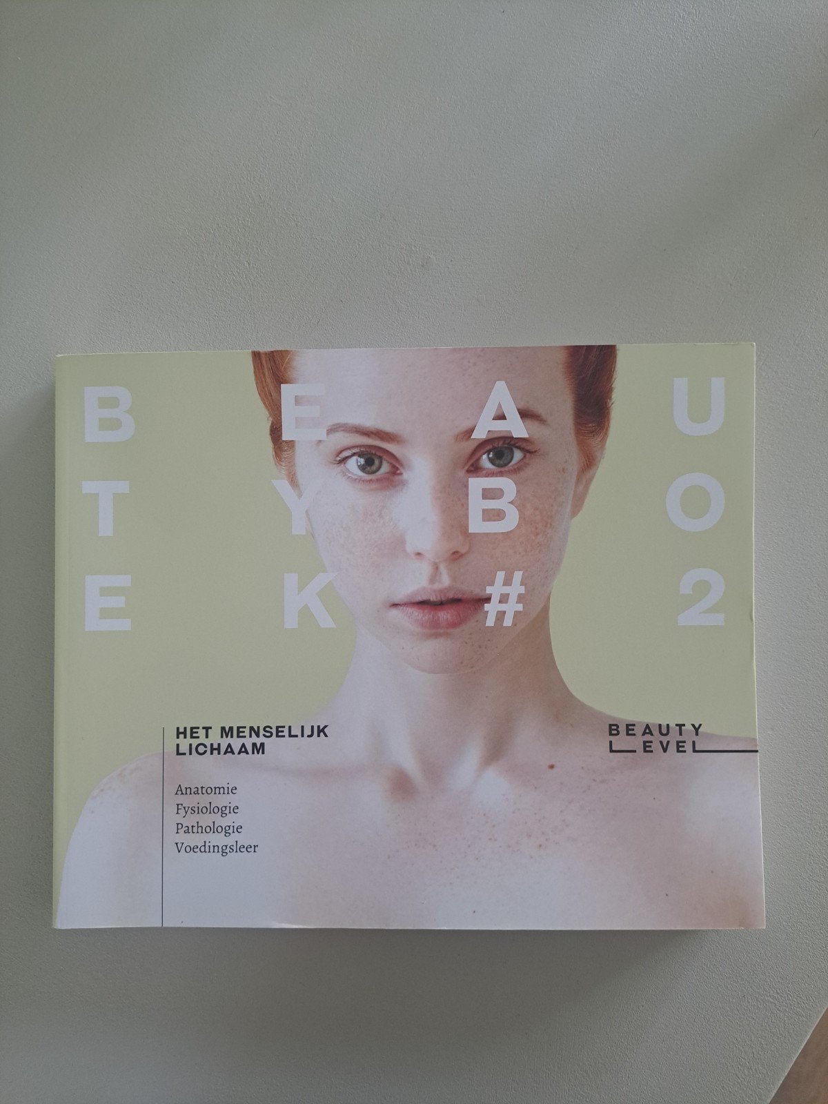 Beautyboek 2: Het Menselijk Lichaam - Anatomie, Fysiologie, Visavi, Ophalen of Verzenden, Zo goed als nieuw, MBO