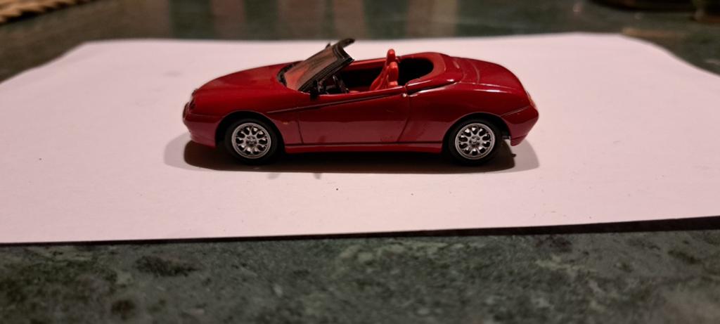 Alfa romeo spider 1:43, Ophalen of Verzenden, Auto, Solido