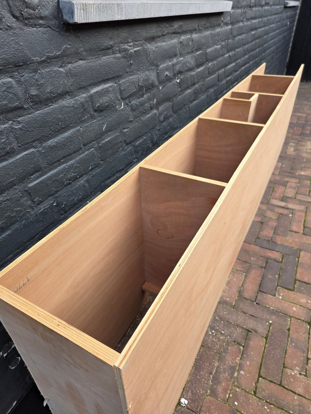 Gratis open vakkenkast, 236 x ca 31 cm, Met plank(en), Minder dan 50 cm, Gebruikt, 200 cm of meer