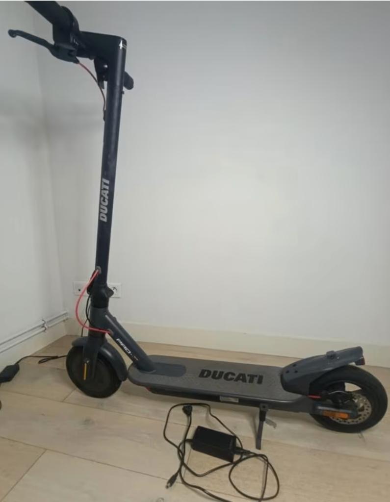Ducati Evo Pro 1 (lekke bandjes, rest 100%), Ophalen, Zo goed als nieuw, Elektrische step (E-scooter), Ducati