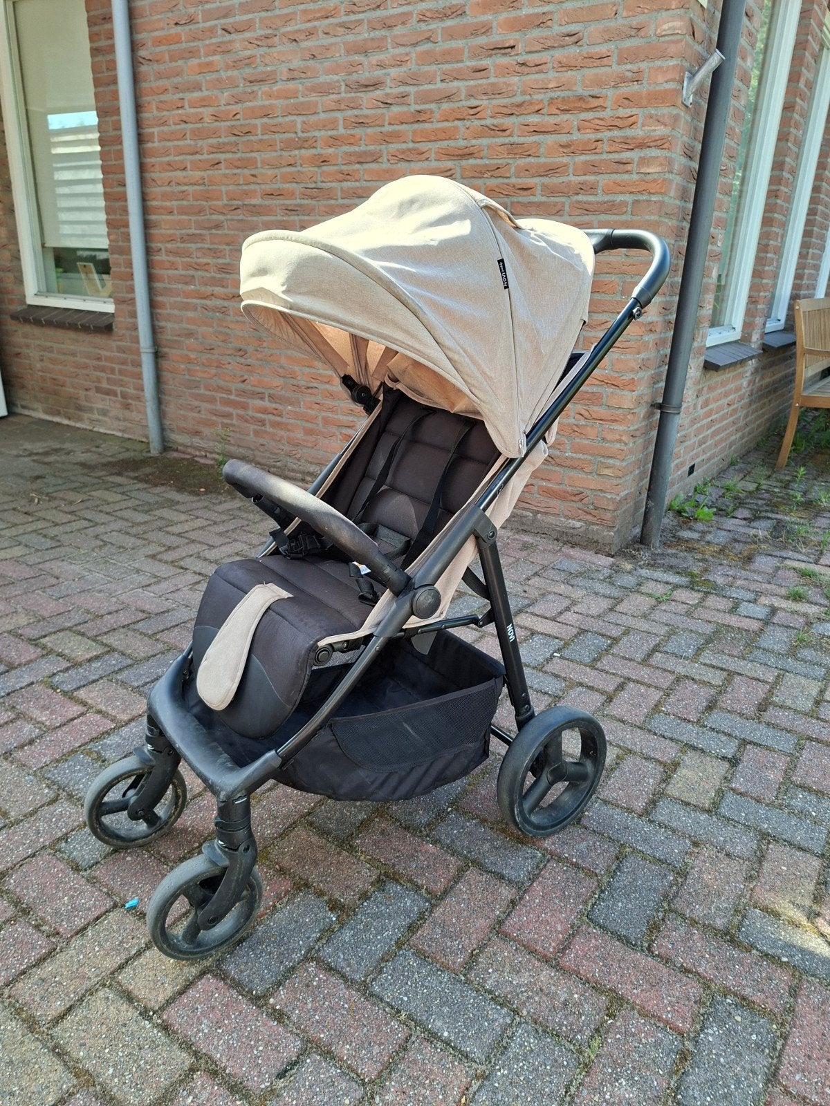 Novi Grande XL buggy beige

Te koop: Novi Grande XL buggy in, Ophalen, Gebruikt, Overige merken, Verstelbare rugleuning