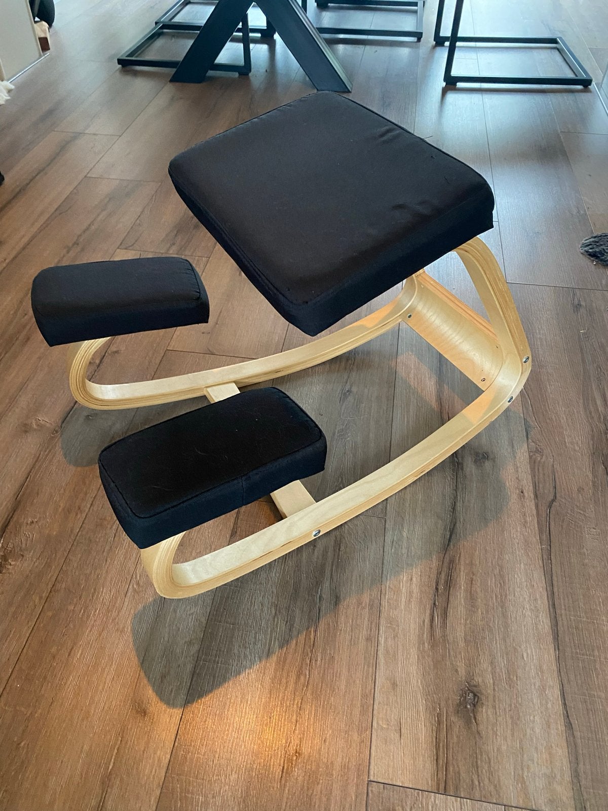 Varier Stokke Kniestoel - Ergonomisch & Comfortabel, Huis en Inrichting, Stoelen, Ophalen, Gebruikt, Zwart, Eén