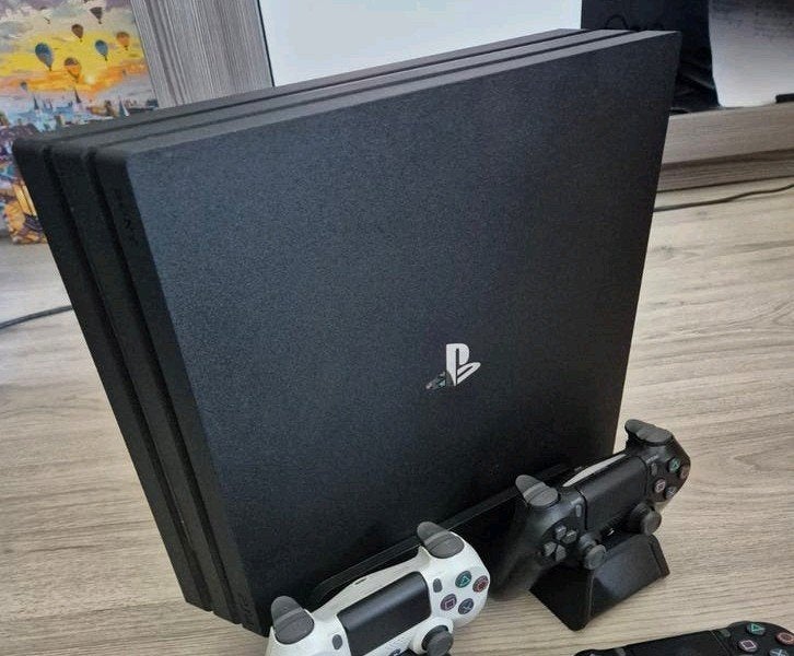 PS4 Pro met 2 controllers en koelstandaard, Ophalen, Met 2 controllers, Pro