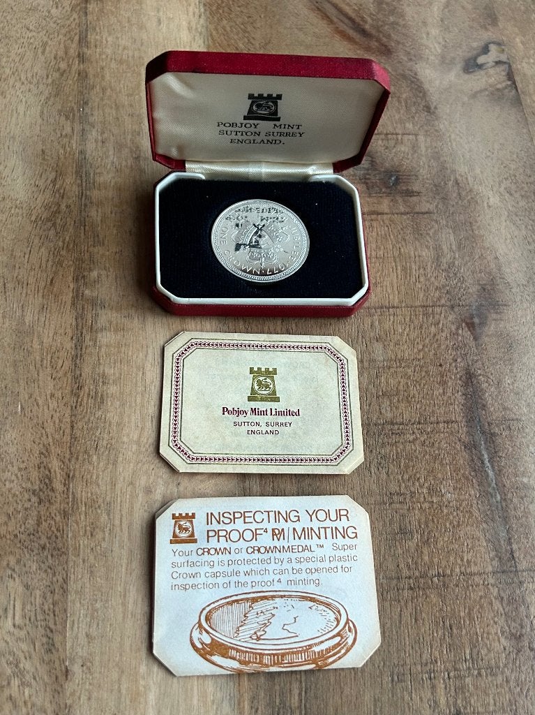 Queens zilveren jubileum 1977 munt, Verzamelen, Koninklijk Huis en Royalty, Ophalen of Verzenden, Nieuw, Speld(je) of Lepel(tje)